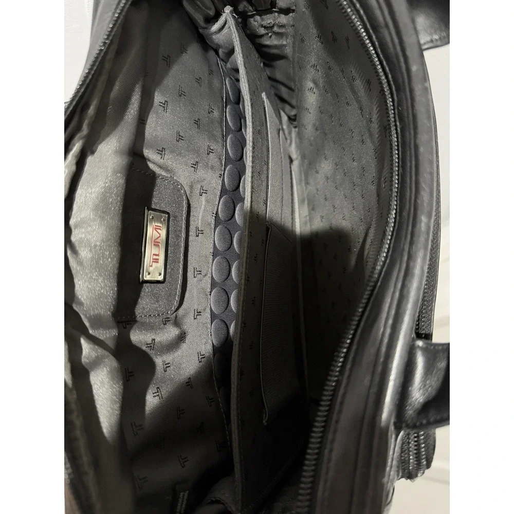 Tumi Leather Messenger Laptop Crossbody Tote Black Bag Pockets L